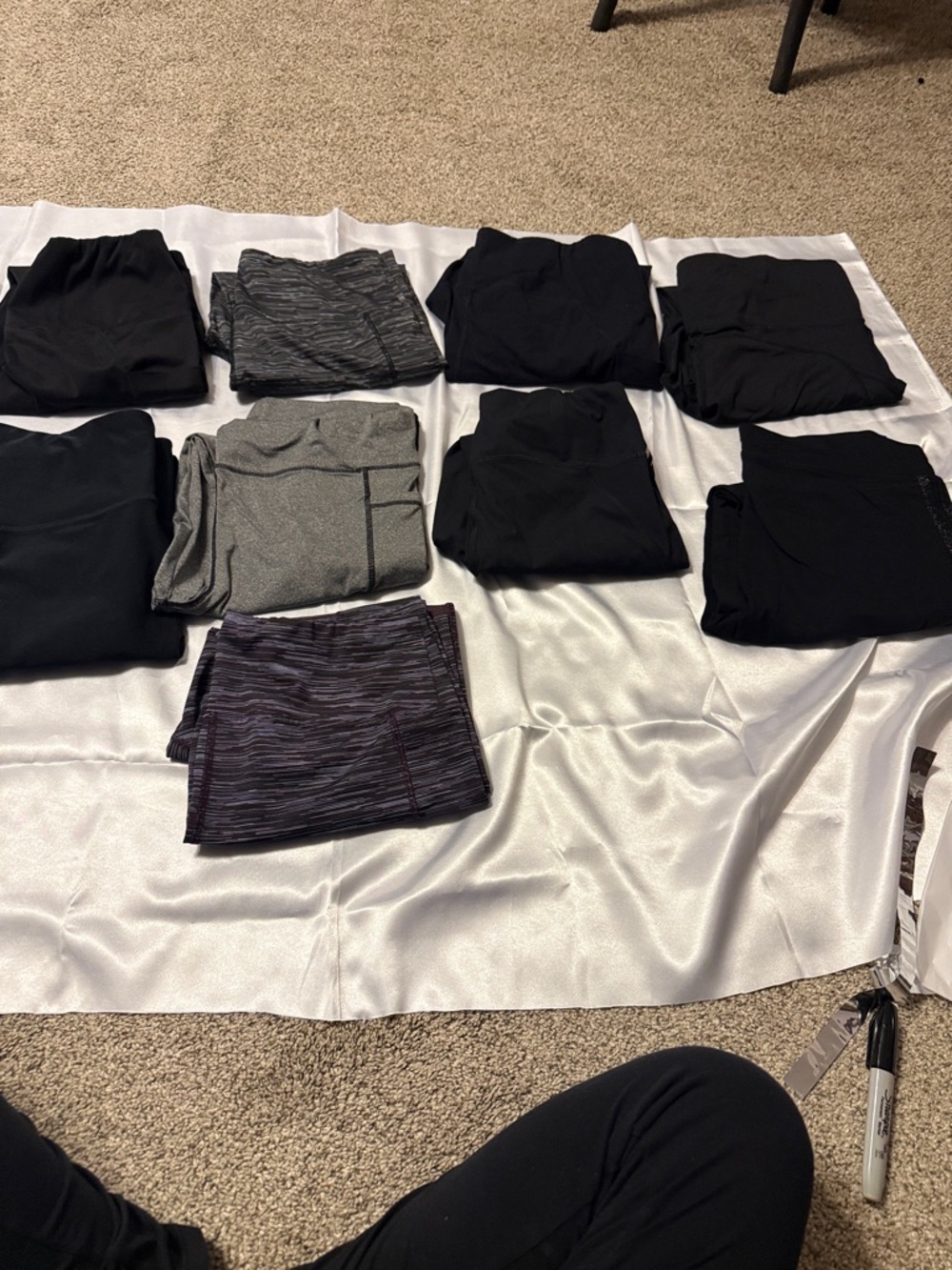 9 pair Lot of Folded Activewear leggings Bottoms in Black, various XL One XXL